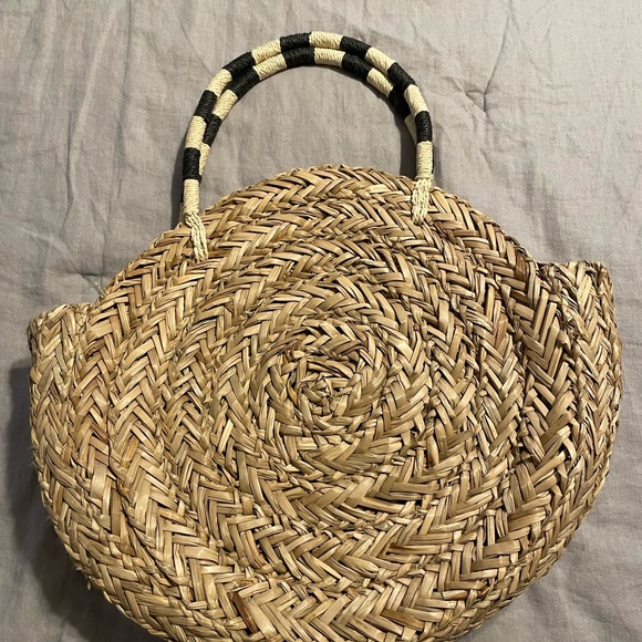 Mud Pie Woven Raffia Straw 13" Circle Tote Purse Black Pom Poms NWOT - Picture 2 of 3